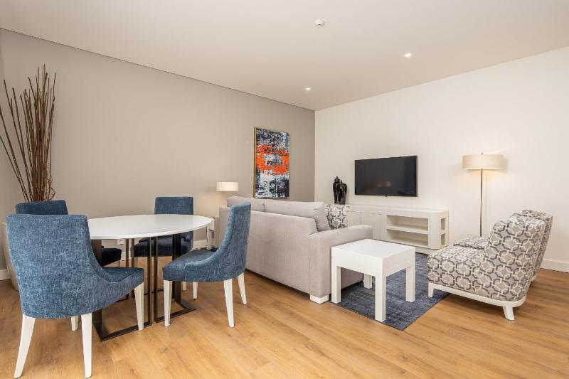 Premium Suite Room with Resort View image 3