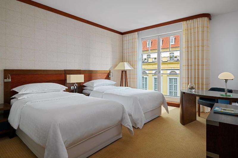 Deluxe, Guest room, 2 Twin/Single Bed(s), Partial sea view image 3