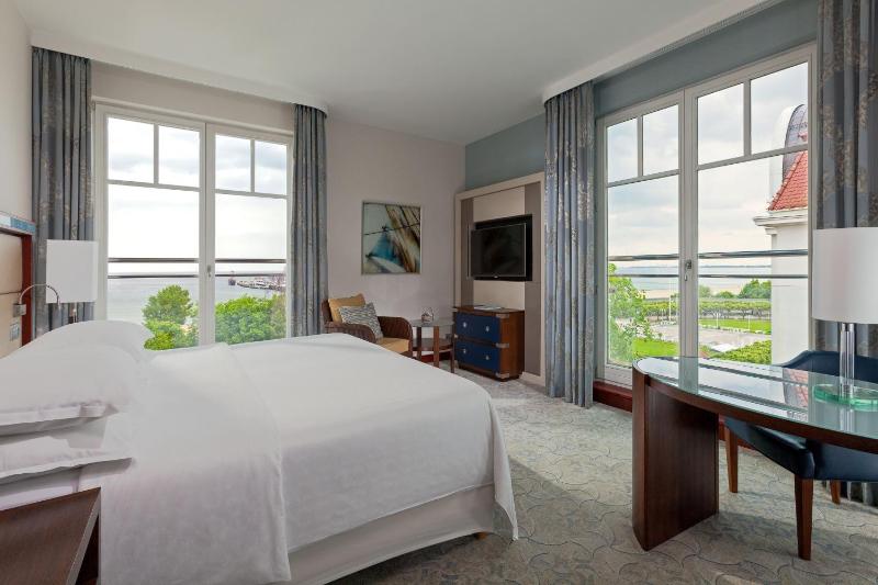 Premium, Guest room, 1 King, Sea view image 3