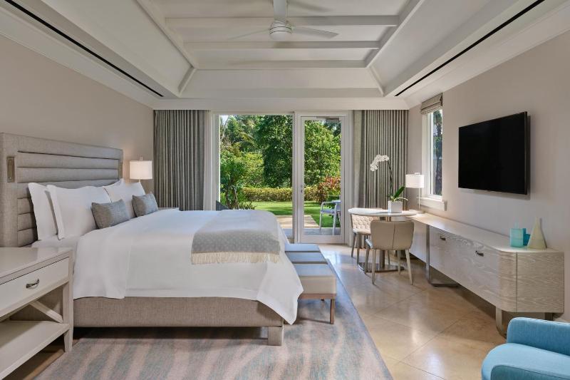 Grand Deluxe King, Garden View image 3