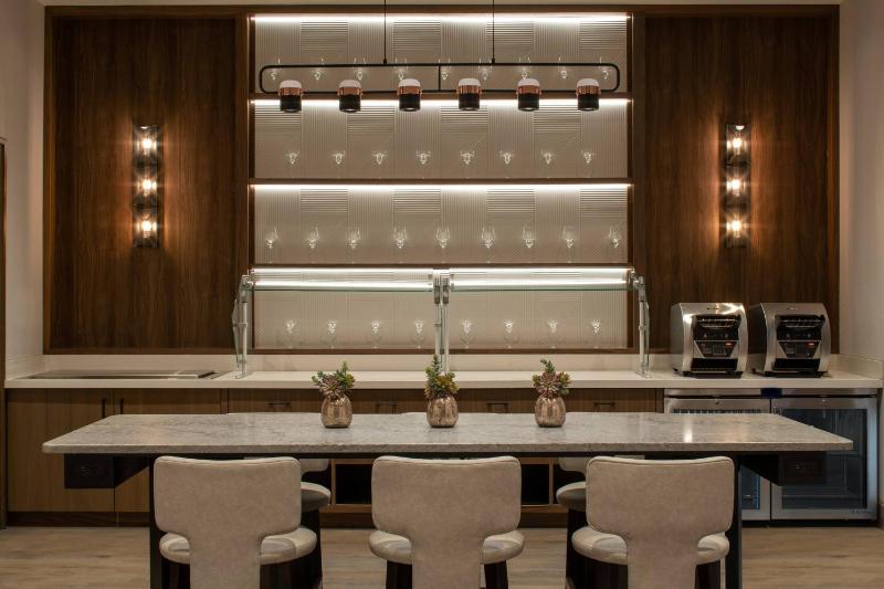 King Room - High Floor/Club Lounge Access image 2