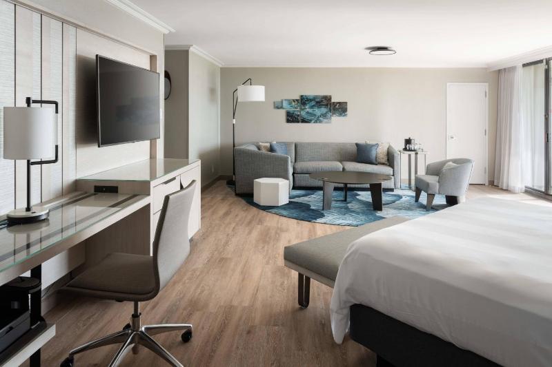 Executive Suite with Pool View image 2