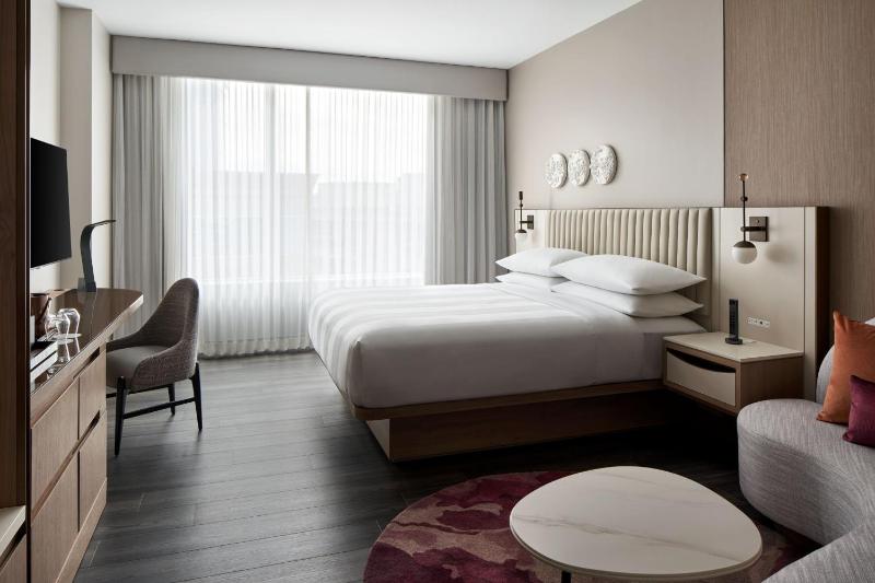 Standard King Room image 1