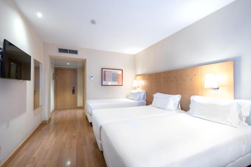 Triple Room (3 Adults) image 3