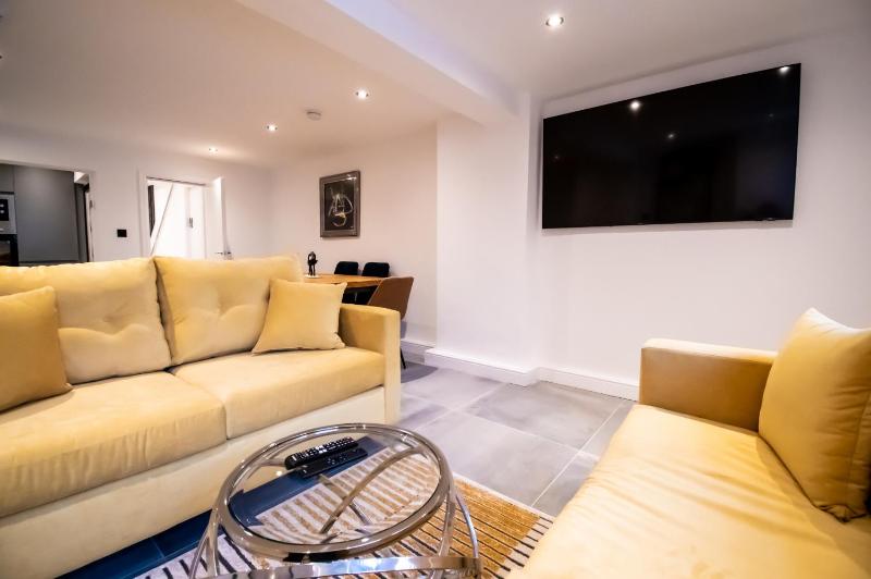 Winter Garden Suites by Sasco Apartments - image 37