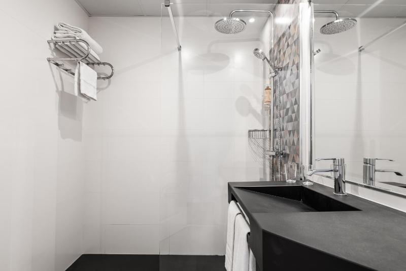 Standard Twin Room image 3