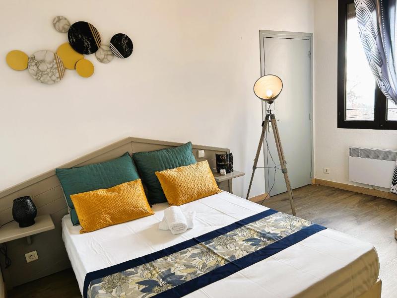 Quadruple Room with Private Bathroom image 1