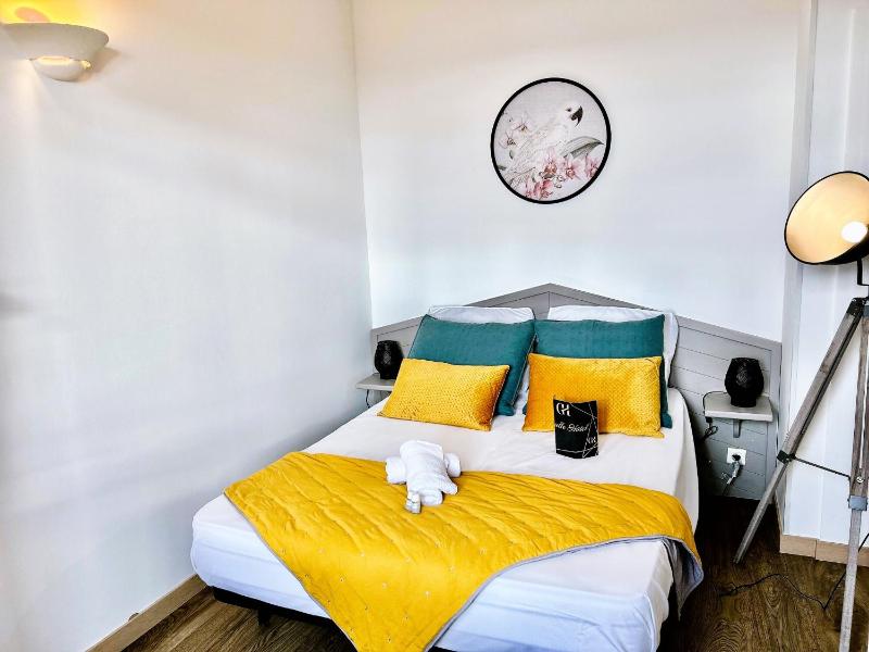 Quadruple Room with Private Bathroom image 4