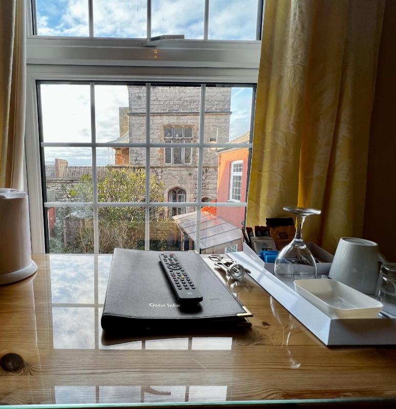 Small Double Room image 2