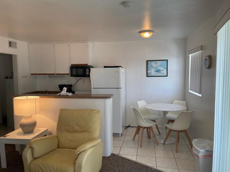 One-Bedroom Apartment with Pool View image 4