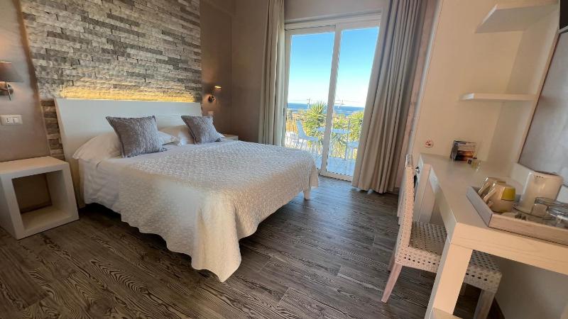 Luxury Double Room image 3