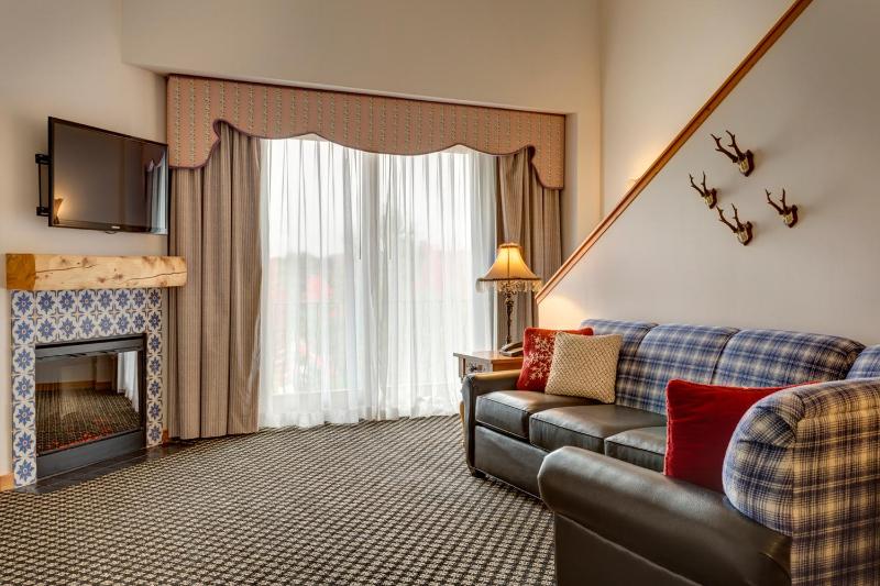 Mountain Grand Lodge One Bedroom King Suite image 3