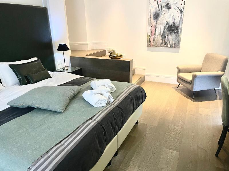 Athena Luxury Rooms - image 9