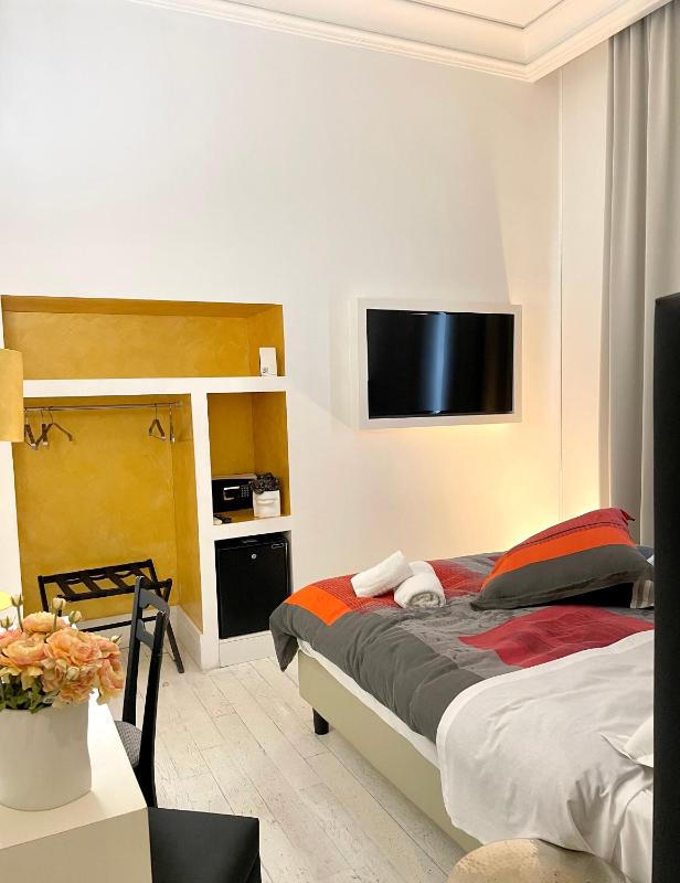 Athena Luxury Rooms - image 10