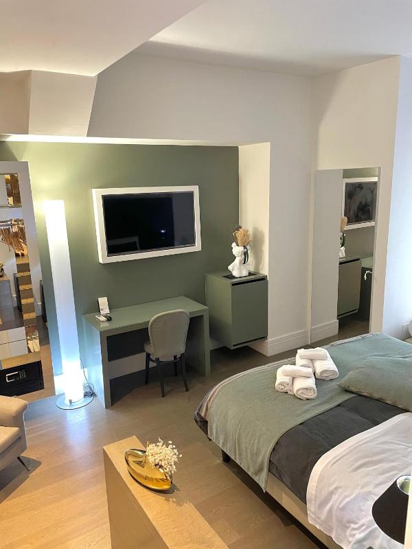 Athena Luxury Rooms - image 26