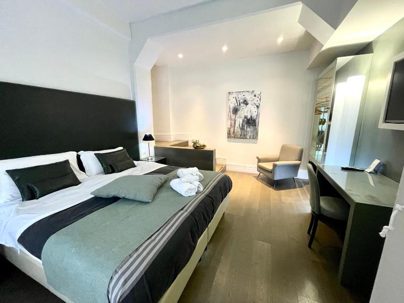 Athena Luxury Rooms - image 3