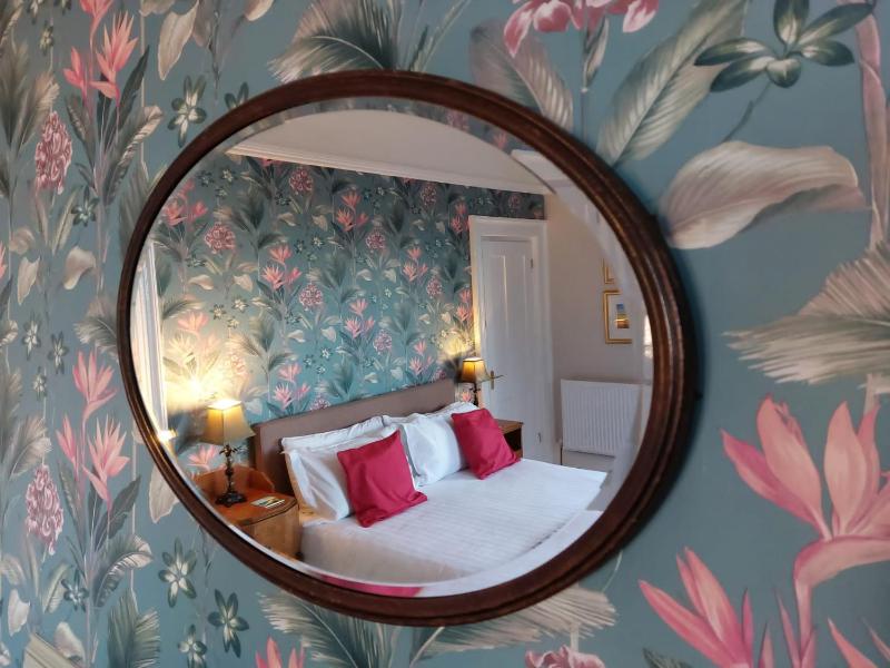 Deluxe Double Room with Sea View image 4