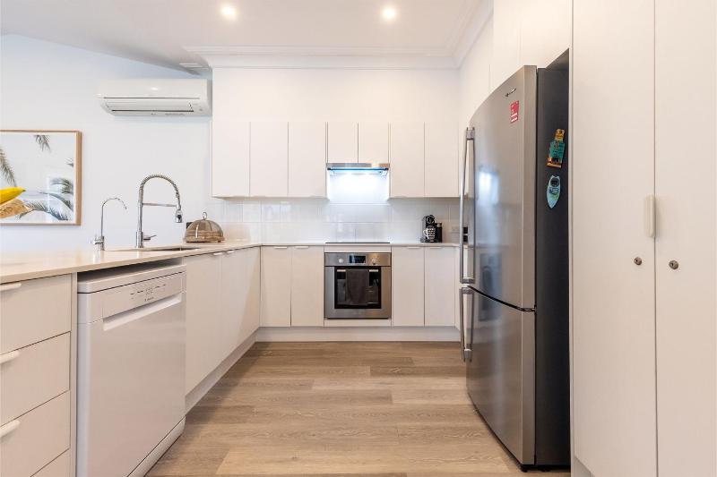 Beach Haven 3a Messines Street 4 Minute walk to the beach Wifi Air Con - image 22
