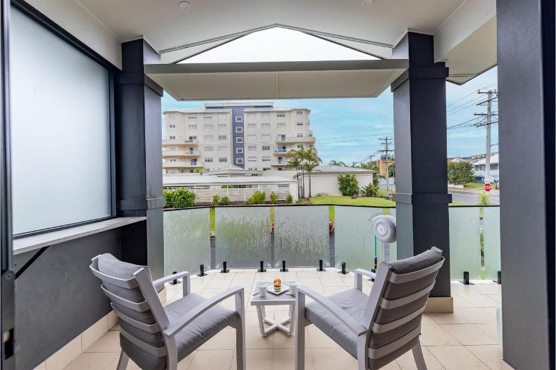 Beach Haven 3a Messines Street 4 Minute walk to the beach Wifi Air Con - image 11
