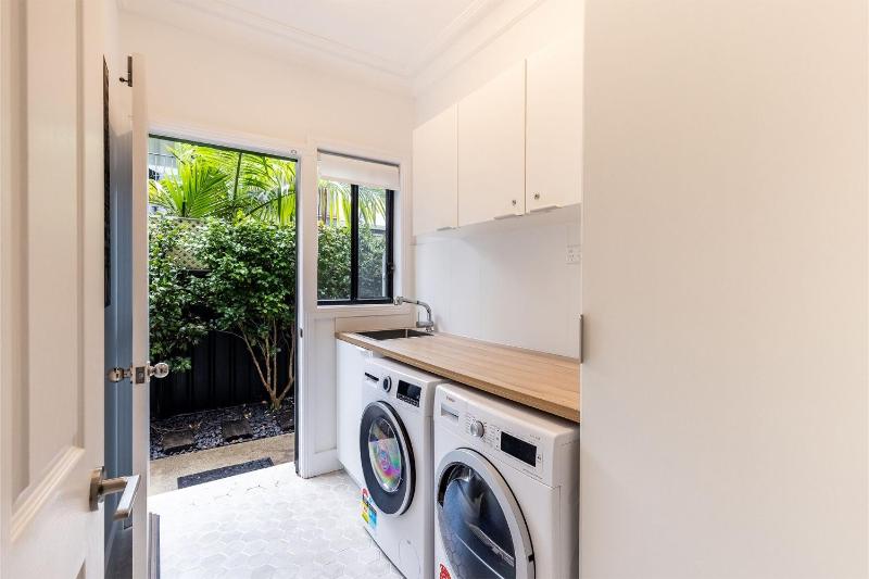 Beach Haven 3a Messines Street 4 Minute walk to the beach Wifi Air Con - image 40