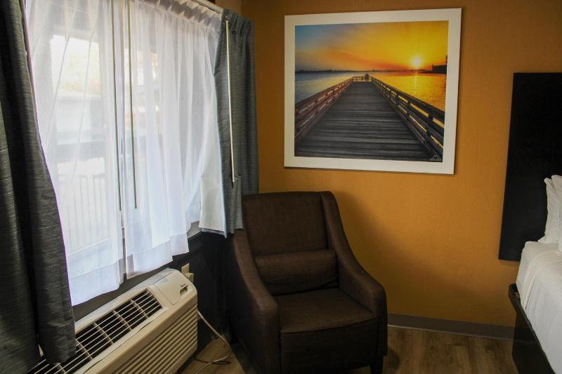 Days Inn by Wyndham Bend - image 17