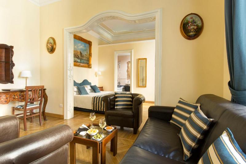 Junior Suite 1 Double Bed image 1