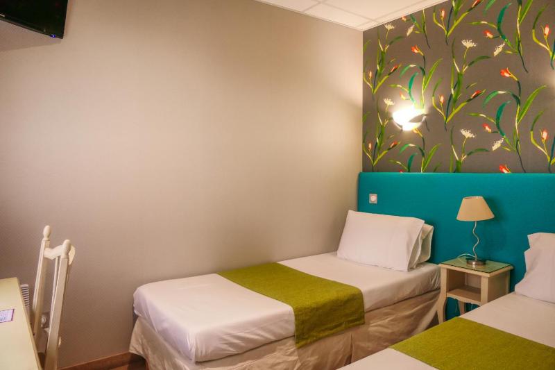 Quadruple Room with Shower image 4