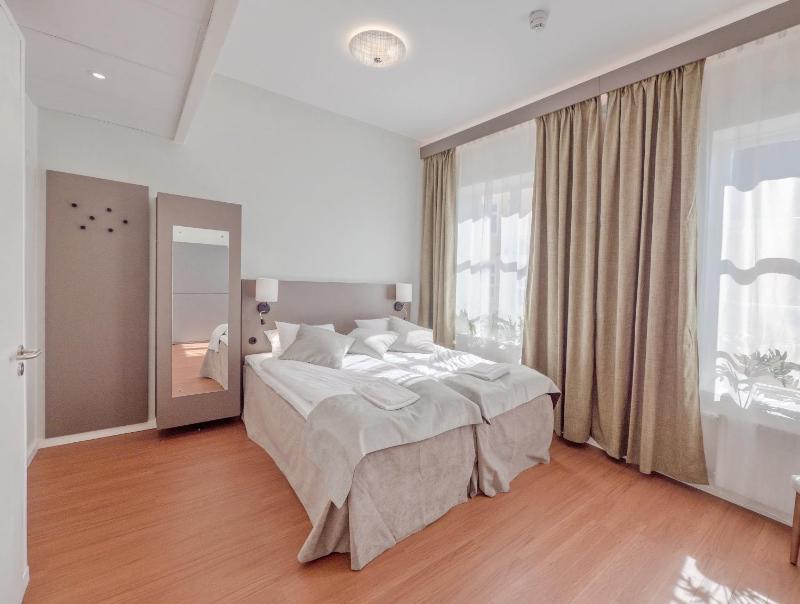 Large Double Room image 1