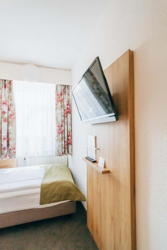 Single Room image 3