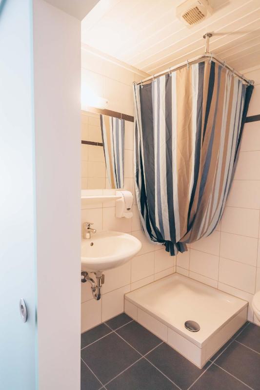 Single Room image 4