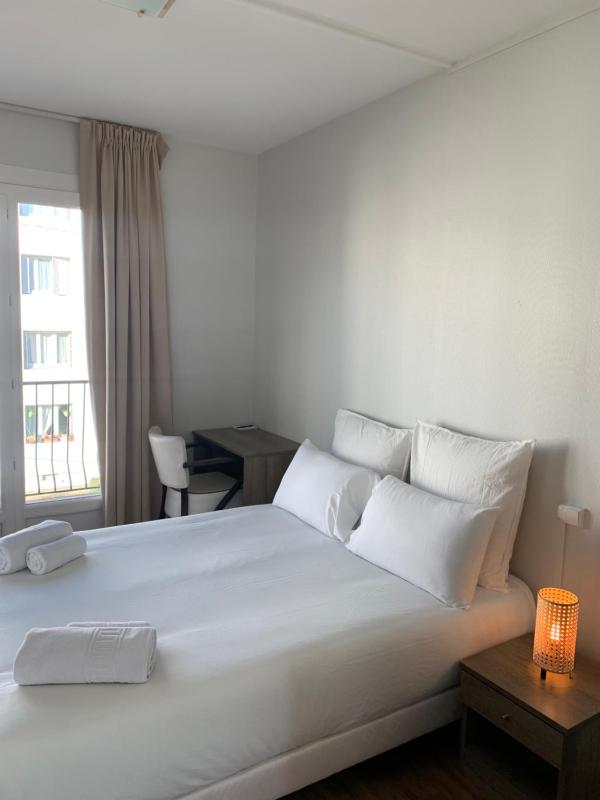 Double Room with Street View image 1