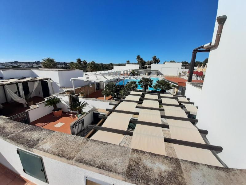 Superior Room with Balcony image 3