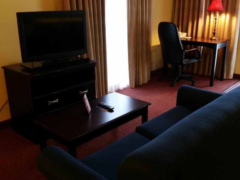 Executive Queen Studio Suite - Non-Smoking image 3