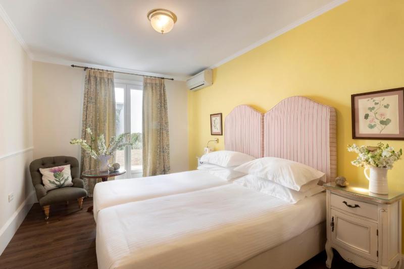 Superior One-Bedroom Apartment image 3