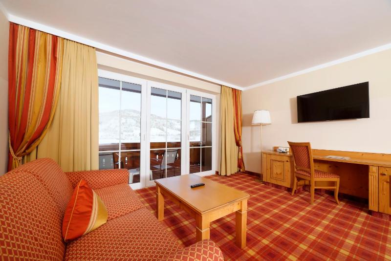 Deluxe Room image 3