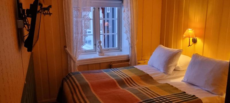 Standard Double Room image 3