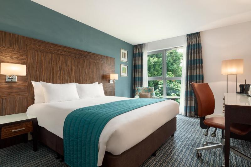 Premium King Room image 1