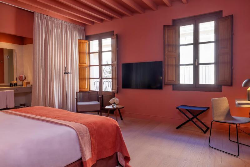 Deluxe Double or Twin Room with Spa Access image 1