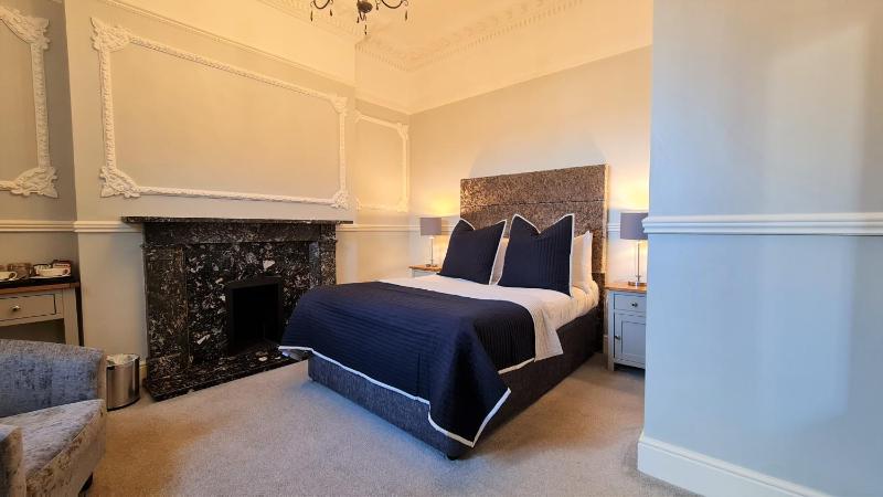 Deluxe Double Room image 2