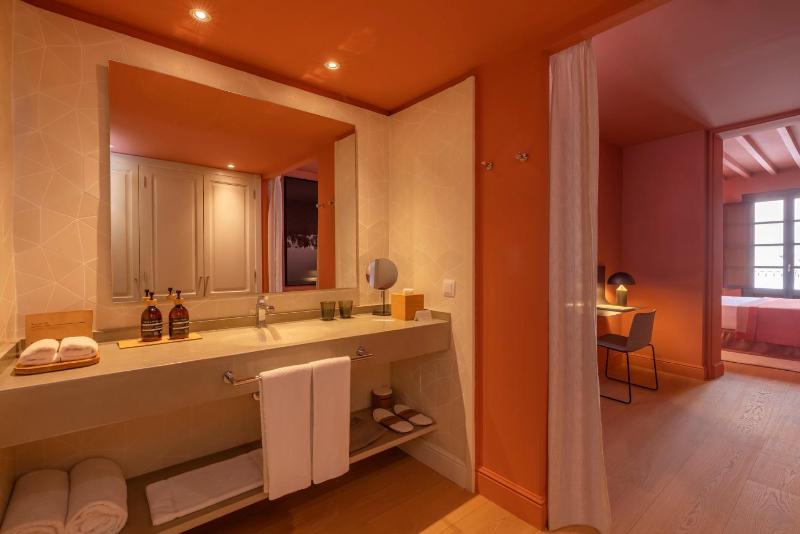 Deluxe Double or Twin Room with Spa Access image 4