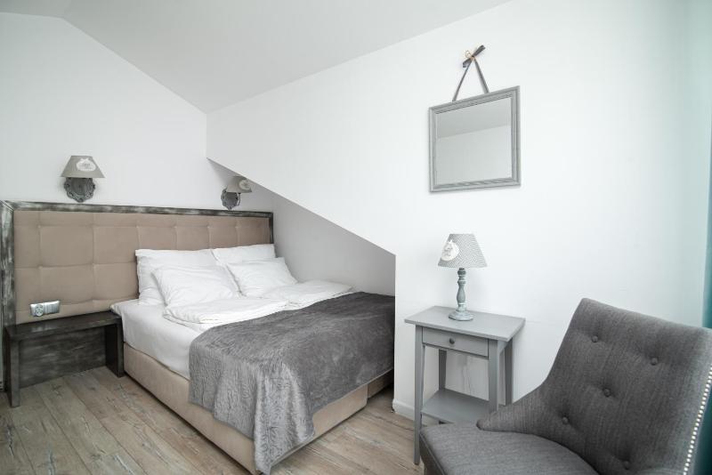 Small Double Room image 4
