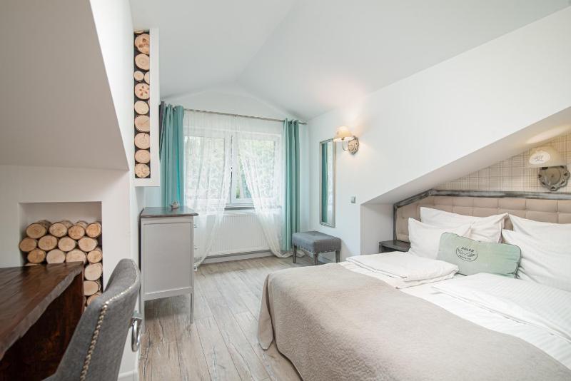 Small Double Room image 2