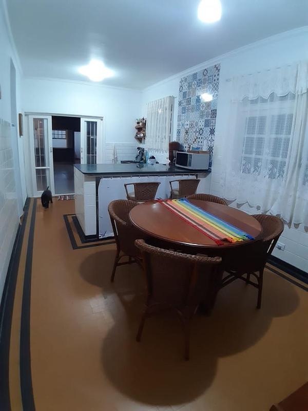 Casa com piscina confortável e ótima localização - image 37