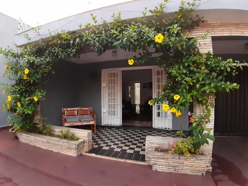 Casa com piscina confortável e ótima localização - image 42