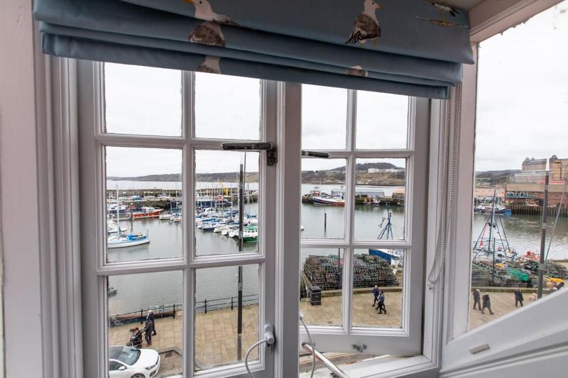 Herring Girl House - Historic seafront property - image 22