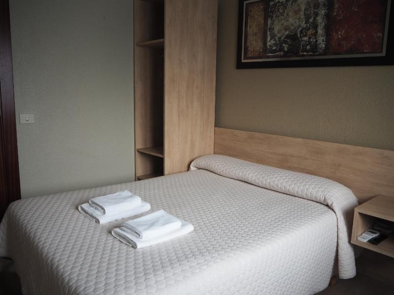 Single Room image 3