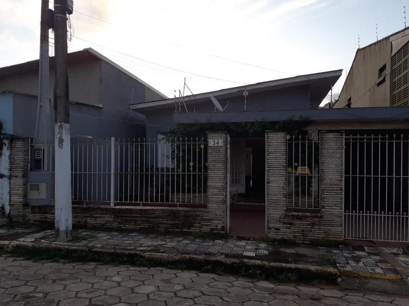 Casa com piscina confortável e ótima localização - image 9