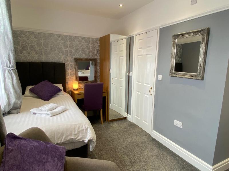 Standard Family Room image 3