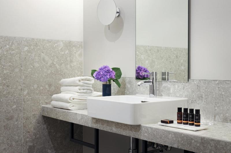 Standard Single Room image 2