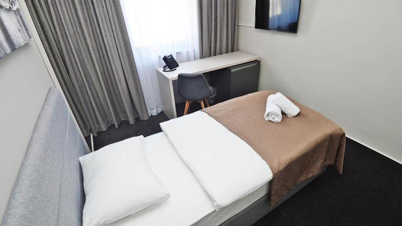 Standard Single Room image 3